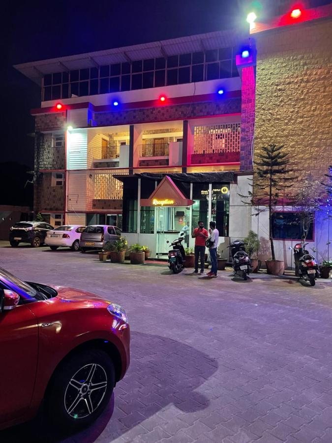 Hotel Caveri Madikeri Dış mekan fotoğraf