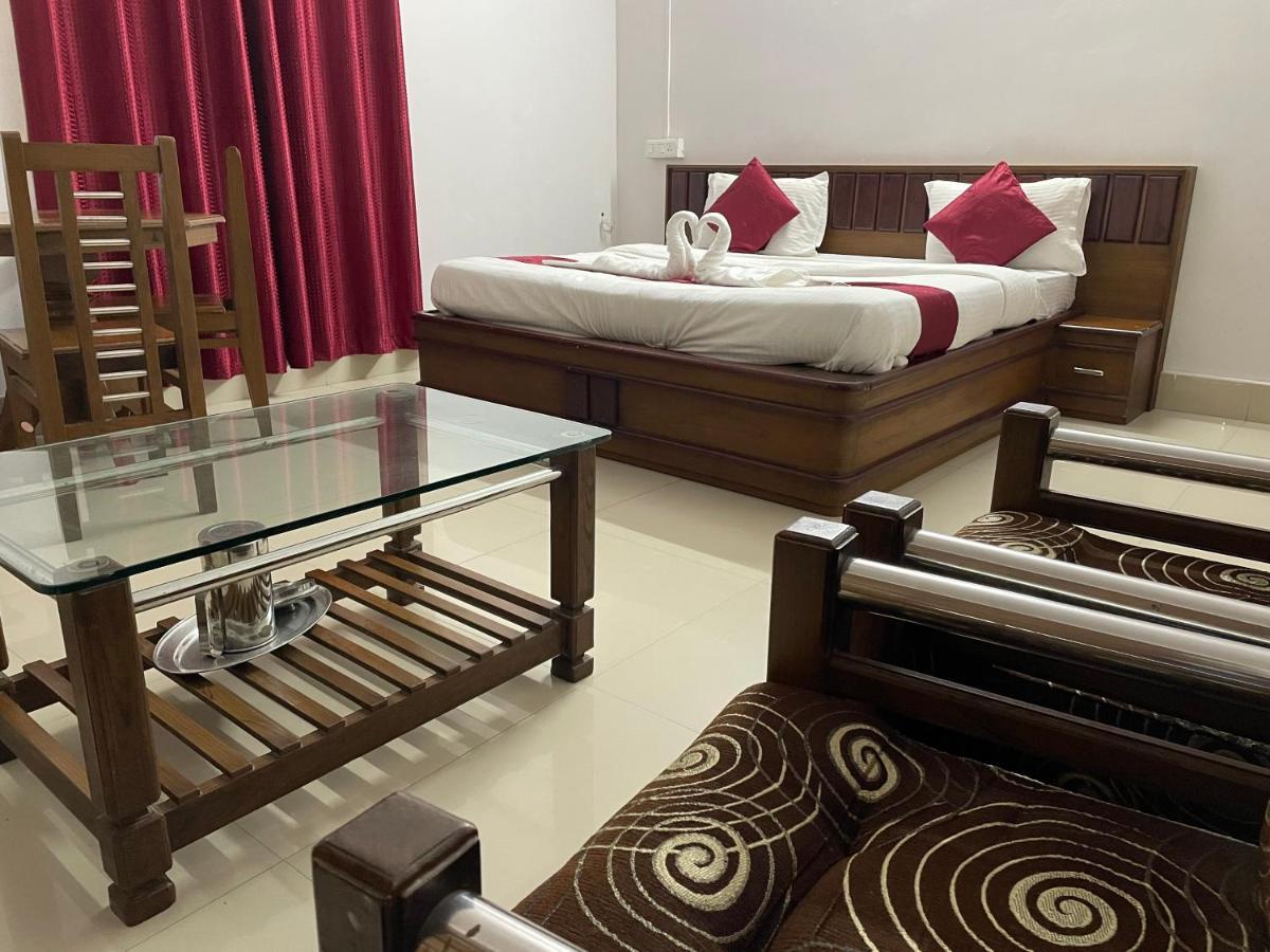 Hotel Caveri Madikeri Dış mekan fotoğraf